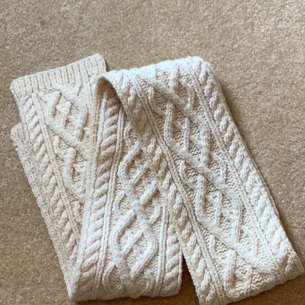 Knitted scarf